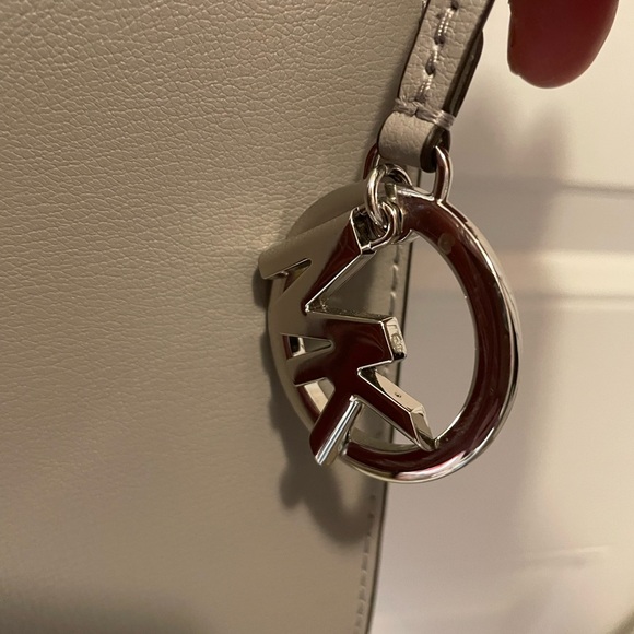 Michael Kors gray turn lock crossbody bag like new pebbles leather - Picture 11 of 14